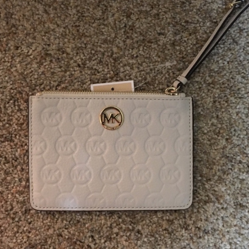 micheal kors wristlet